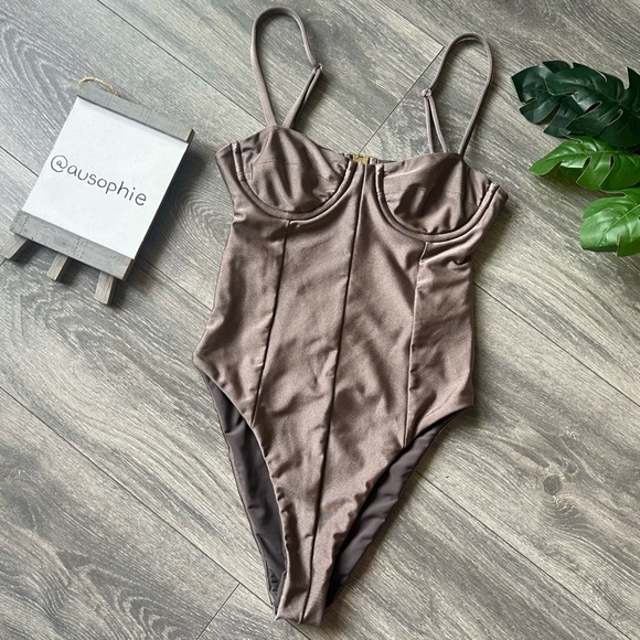 NWOT! VDM (Australia) metallic one piece underwired swimsuit. Size XS - Picture 3 of 10